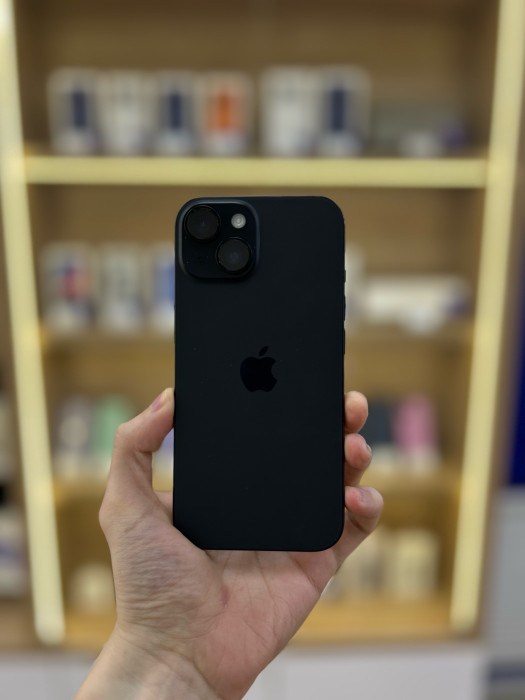Б/У Смартфон Apple iPhone 15 128GB Черный (Black)
