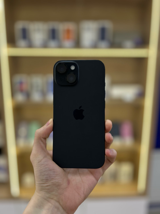 Б/У Смартфон Apple iPhone 15 128GB Черный (Black)