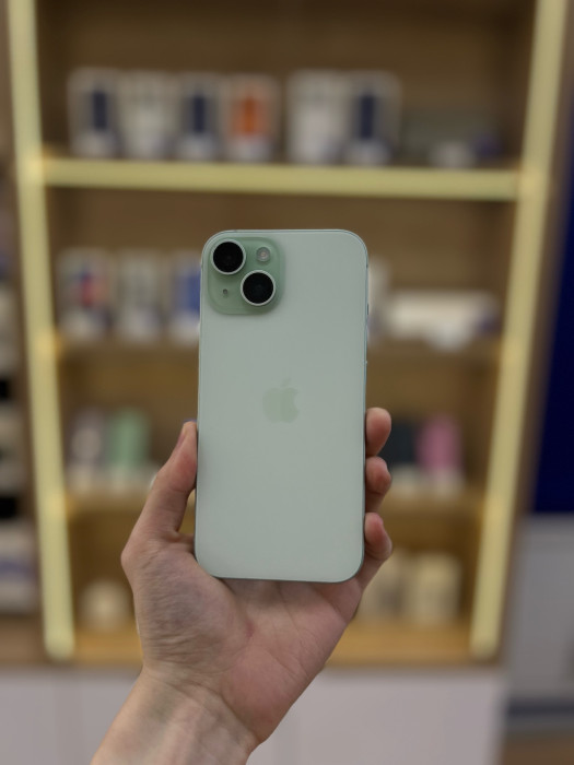 б/у Смартфон Apple iPhone 15 256GB Зеленый (Green)