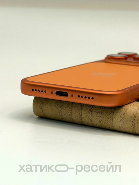 б/у Apple iPhone 17 Pro 256GB Оранжевый (Cosmic Orange) nano SIM + eSIM