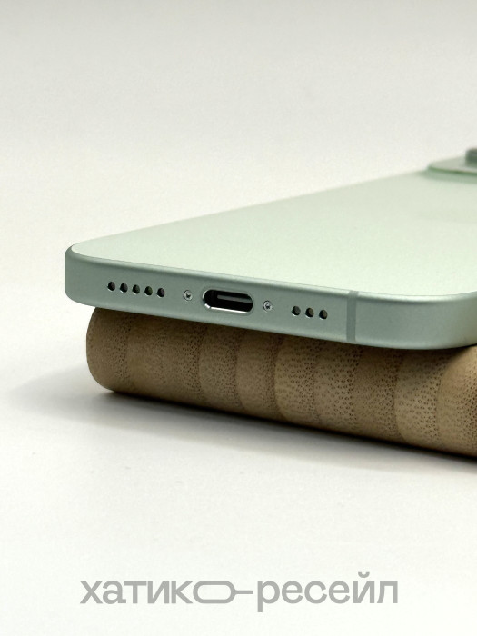 Уценка Смартфон Apple iPhone 15 256GB Зеленый (Green) | Фото 4 из 5