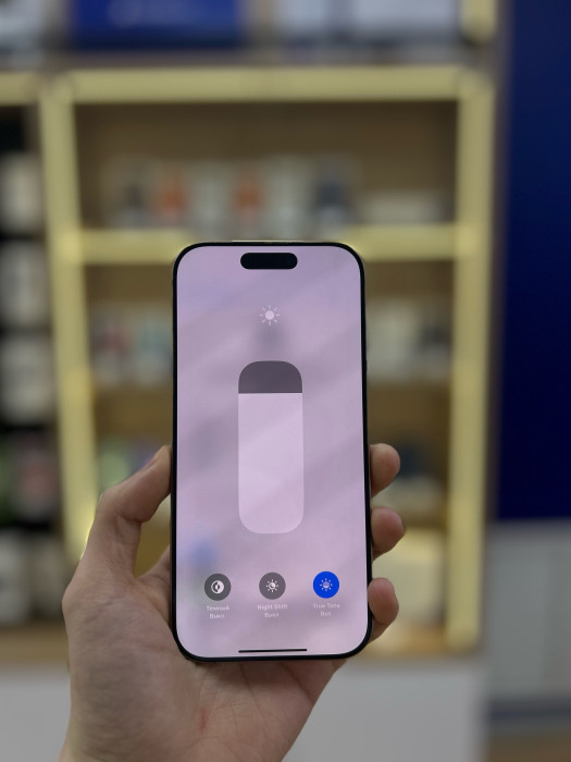 Б/у Смартфон Apple iPhone 16 Pro 128GB Пустынный титан