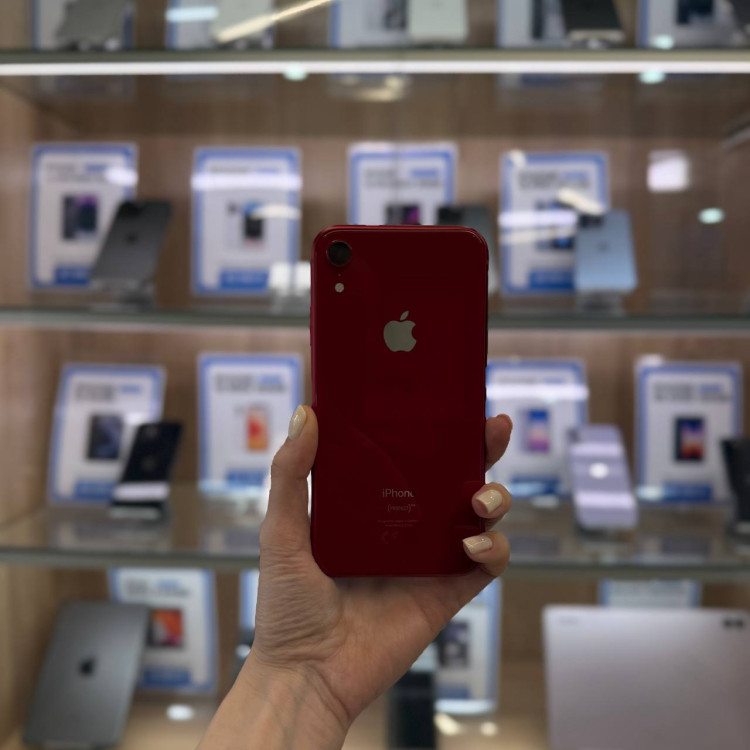 Б/у Смартфон Apple iPhone XR 64GB Red RU