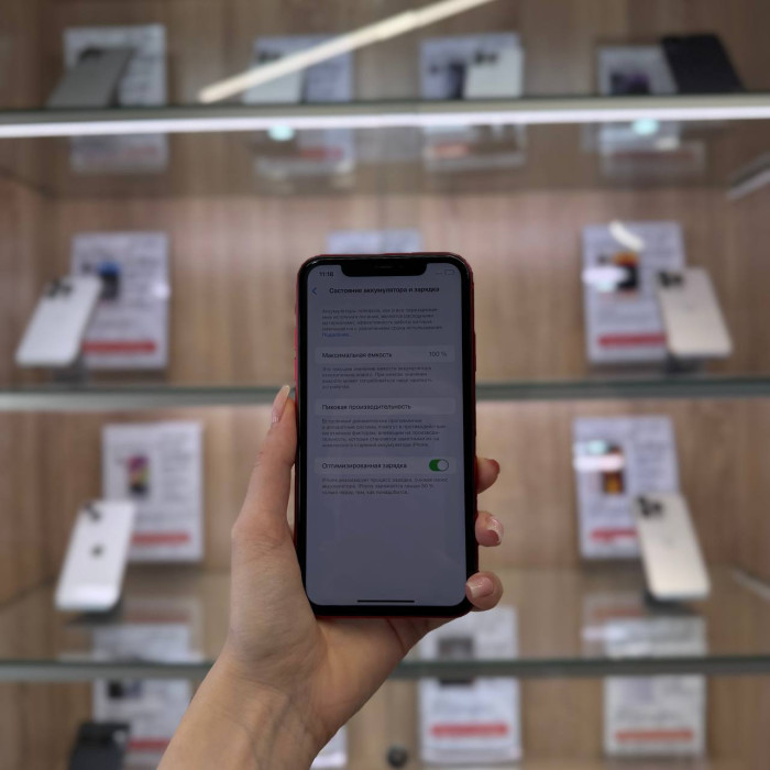 Б/у Смартфон Apple iPhone 11 128GB Красный RU | Фото 4 из 5
