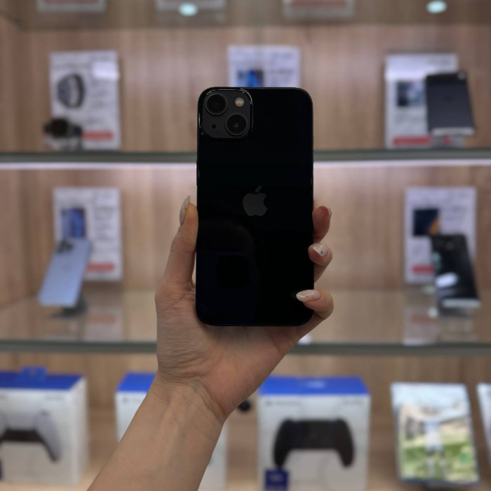 Уценка Смартфон Apple iPhone 13 128GB Темная ночь (Midnight) | Фото 1 из 2