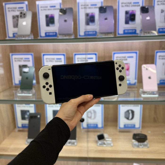 Уценка Игровая приставка Nintendo Switch OLED 64GB Белый