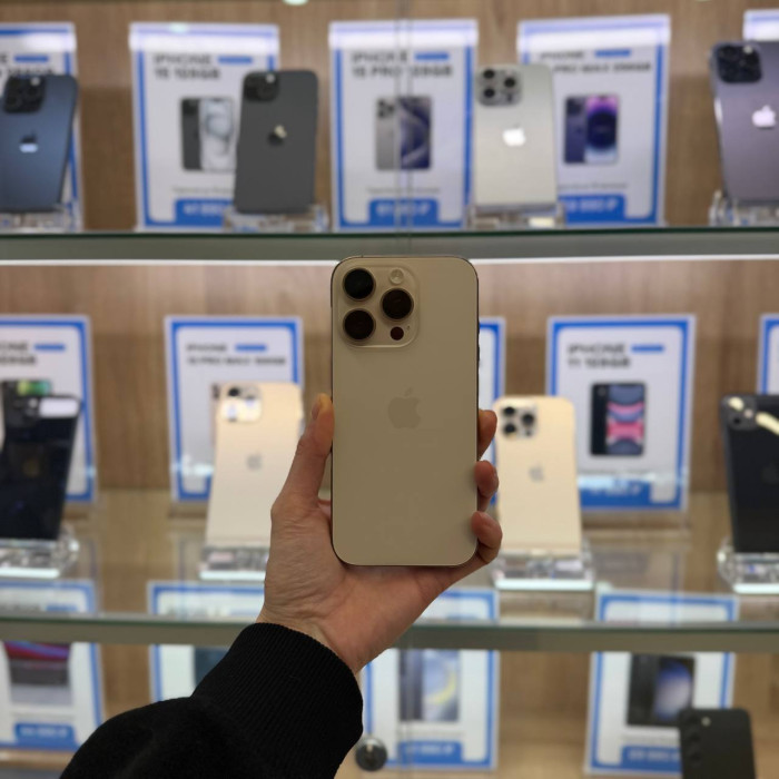 Б/у Смартфон Apple iPhone 16 Pro 256GB Desert Titanium (Пустынный титан)