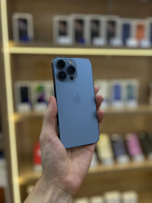 Б/у Смартфон Apple iPhone 13 Pro 256GB Небесно-голубой (Sierra Blue)