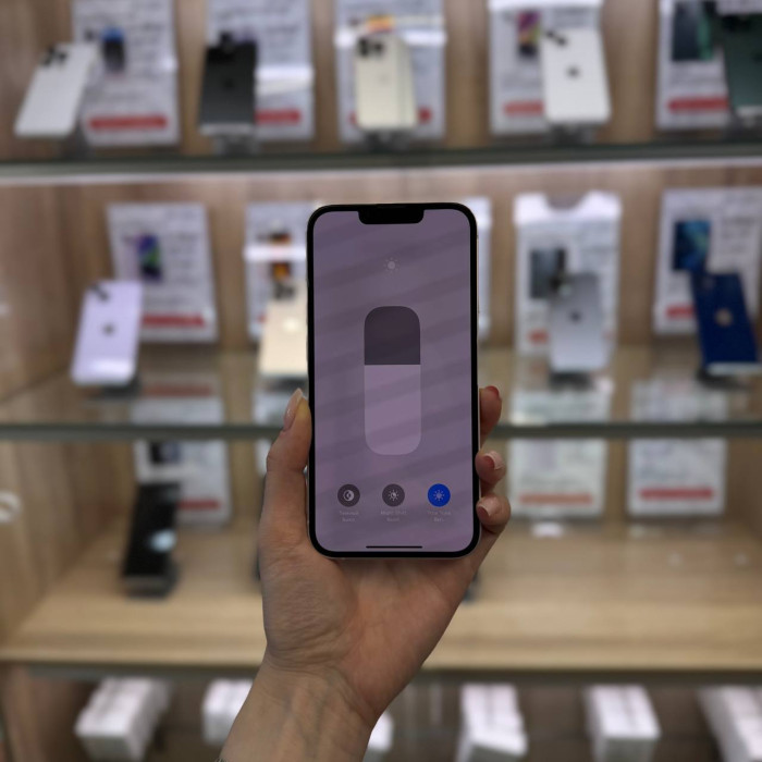 Б/у Смартфон Apple iPhone 13 128GB Розовый | Фото 3 из 5