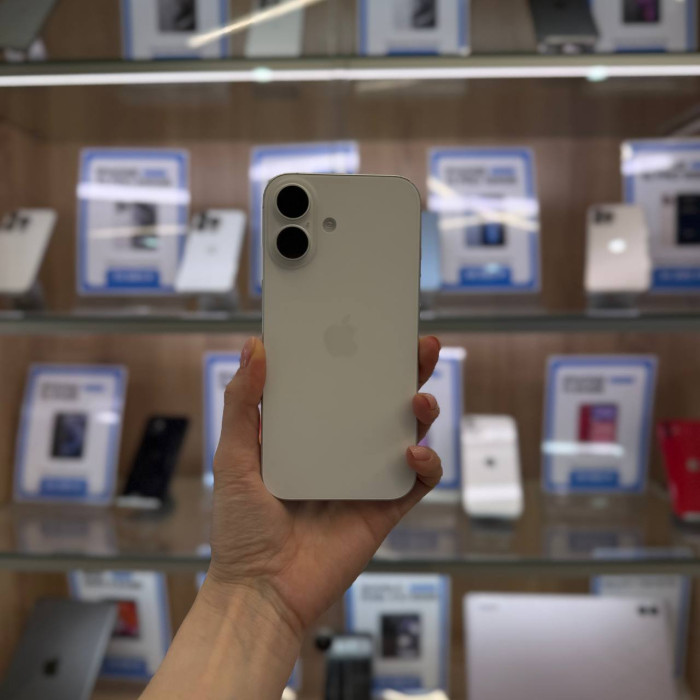 Б/у Смартфон Apple iPhone 16 128GB Белый (White) | Фото 1 из 5