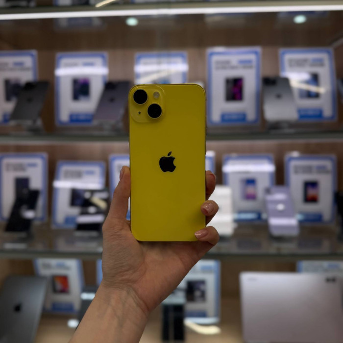Уценка Смартфон Apple iPhone 14 256GB Желтый (Yellow) nano SIM + eSIM | Фото 1 из 6