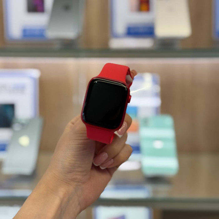 Уценка Умные часы Apple Watch Series 8 45mm GPS Red Aluminum Case with Sport Band Product Red | Фото 1 из 1