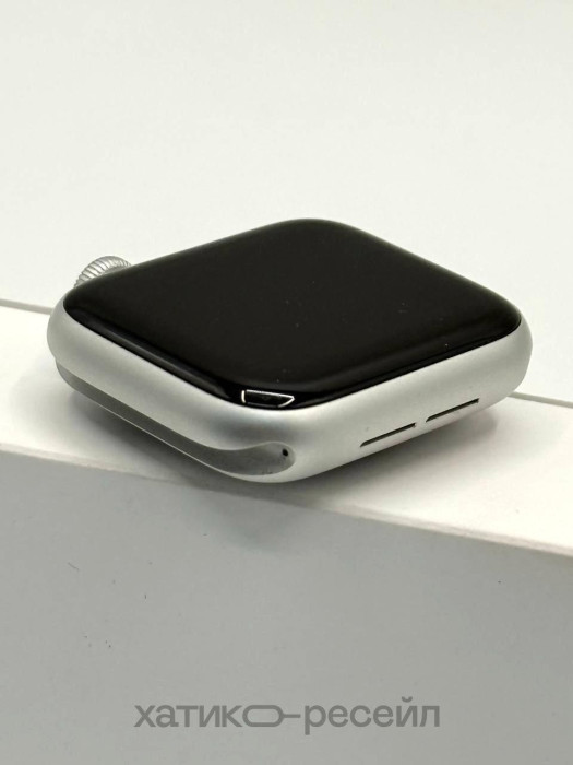 Б/у Умные часы Apple Watch SE (Gen 2) 40mm Silver