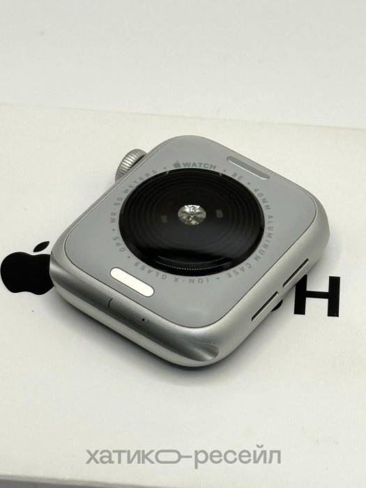 Б/у Умные часы Apple Watch SE (Gen 2) 40mm Silver