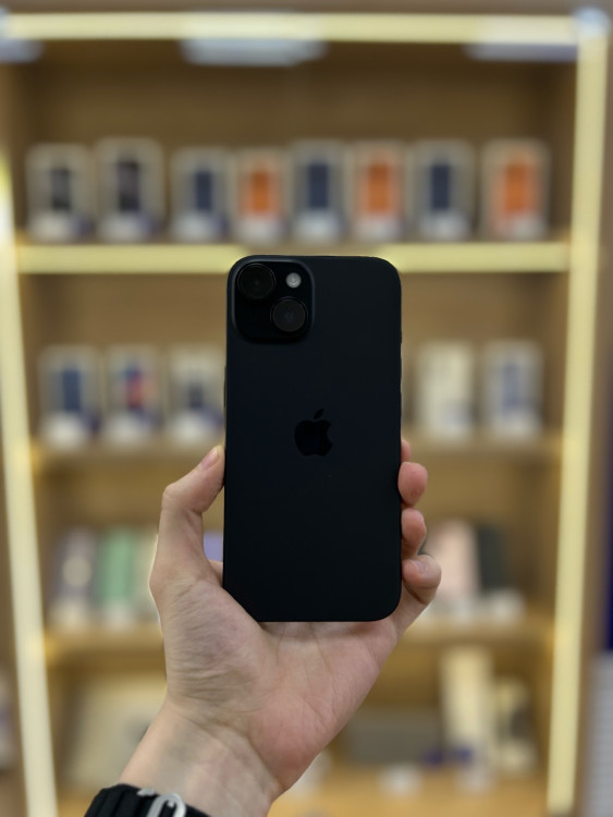 Б/У Смартфон Apple iPhone 15 128GB Черный (Black) nano SIM + eSIM