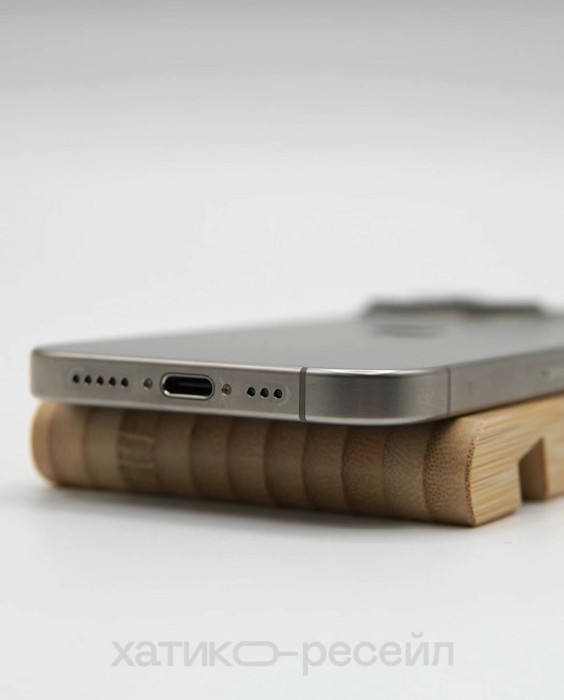 Б/У Смартфон Apple iPhone 16 Pro 128GB Desert Titanium (Пустынный титан)