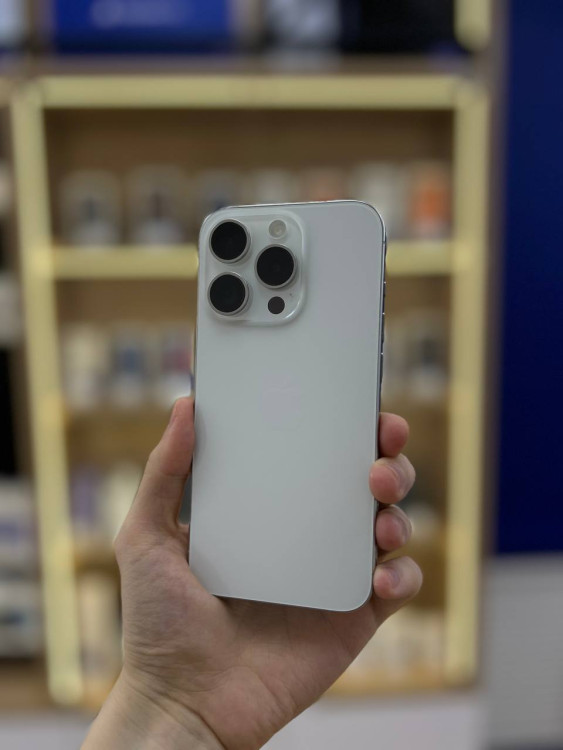 Б/У Смартфон Apple iPhone 15 Pro 128GB White Titanium