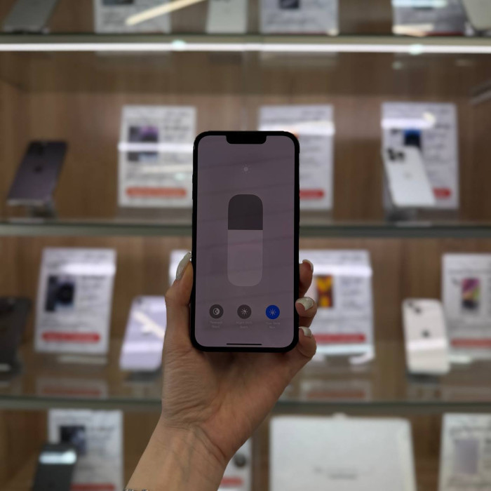 Б/у Смартфон Apple iPhone 13 128GB Темная ночь | Фото 3 из 5